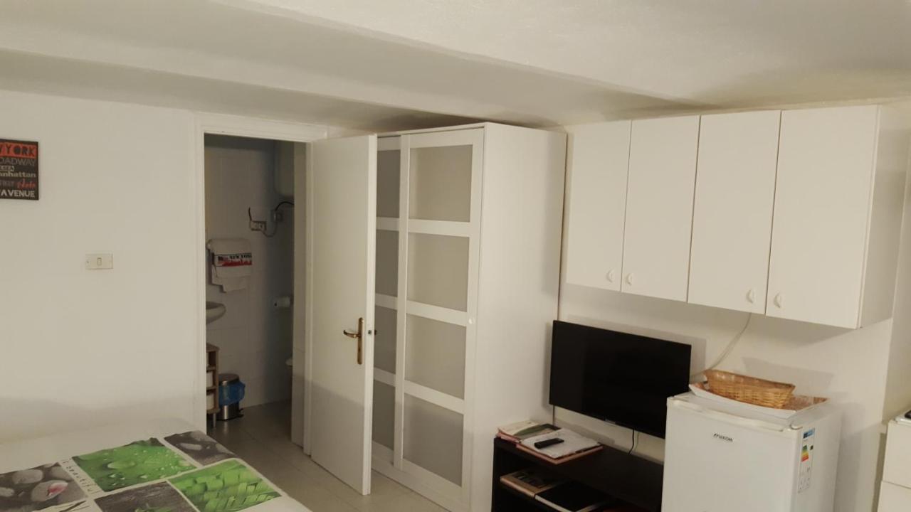 Location Turistic Monolocale Nel Parco Del Santuario Apartment Asti Exterior photo